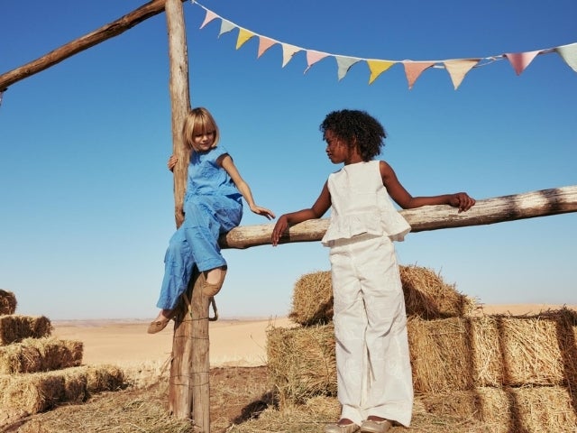 Tenues de cérémonie fille : rêve et paillettes